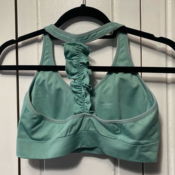 PUMA Sports Bra Foam Green Ruffled Small - Picture 3 of 4